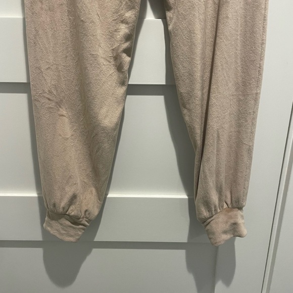 SKIMS Velour Pants with pockets - Picture 9 of 12